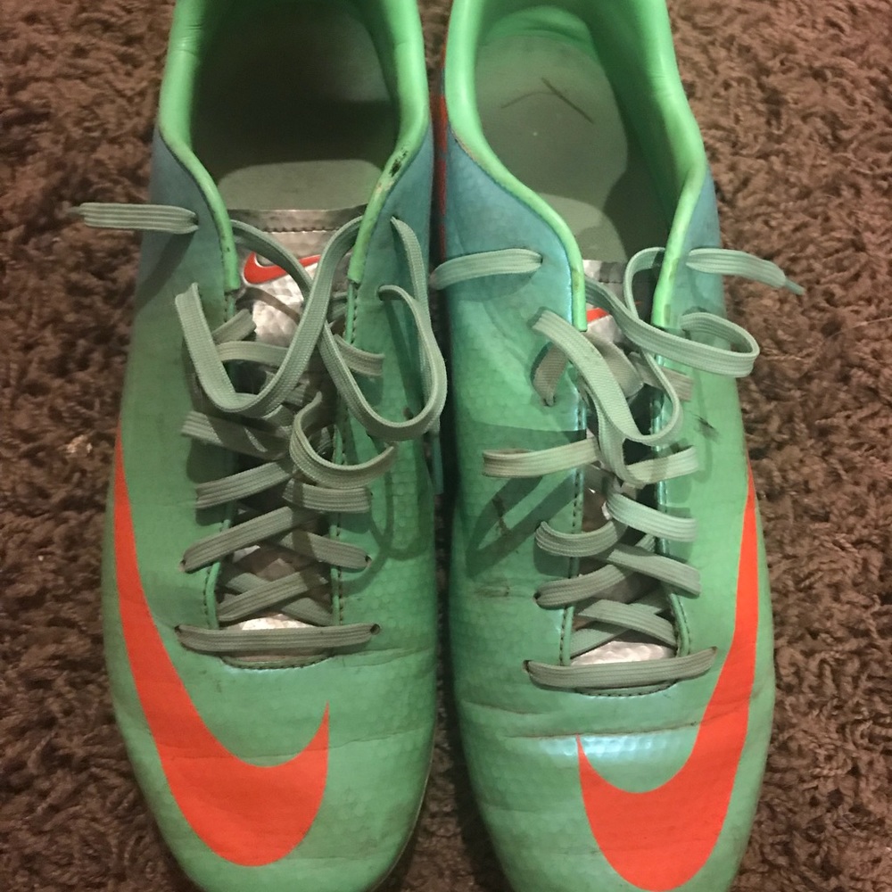 Men’s soccer shoes